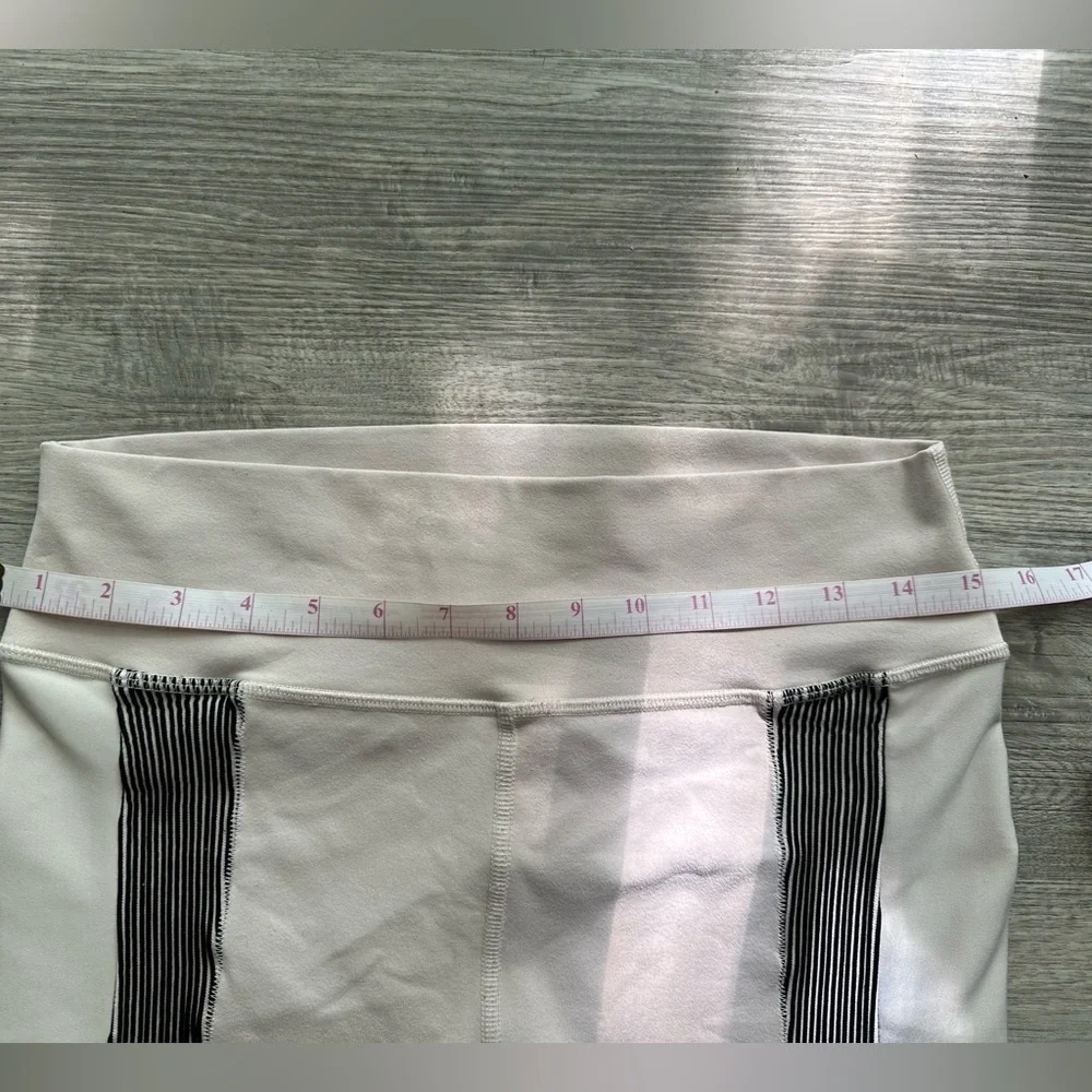 Alo yoga Electric Legging in Bone ALO Sz L 🏃🏻‍♀️ workout 🏋🏽‍♀️